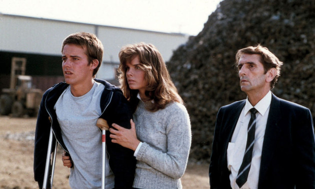 John Stockwell as Dennis Guilder, Alexandra Paul as Leigh Cabot, and Harry Dean Stanton as Detective Rudolph Junkins.