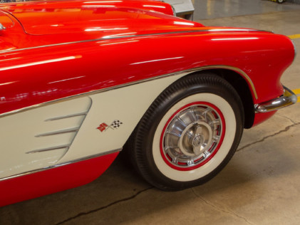the-60s-told-by-two-different-corvettes-2019-05-16_16-29-51_005090