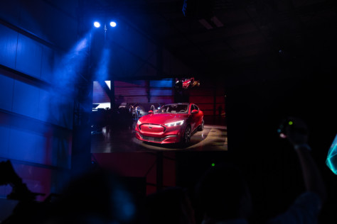 ford-introduces-the-mustang-mach-e-at-2019-la-auto-show-2019-11-18_21-43-18_186306