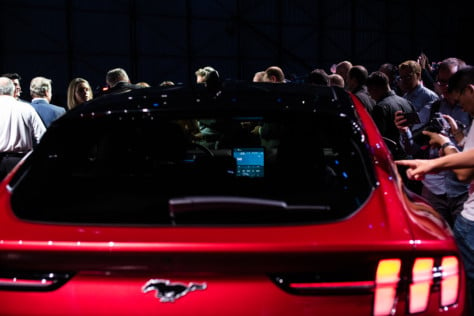 ford-introduces-the-mustang-mach-e-at-2019-la-auto-show-2019-11-18_21-43-44_214420