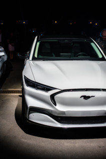 ford-introduces-the-mustang-mach-e-at-2019-la-auto-show-2019-11-18_21-45-14_230383
