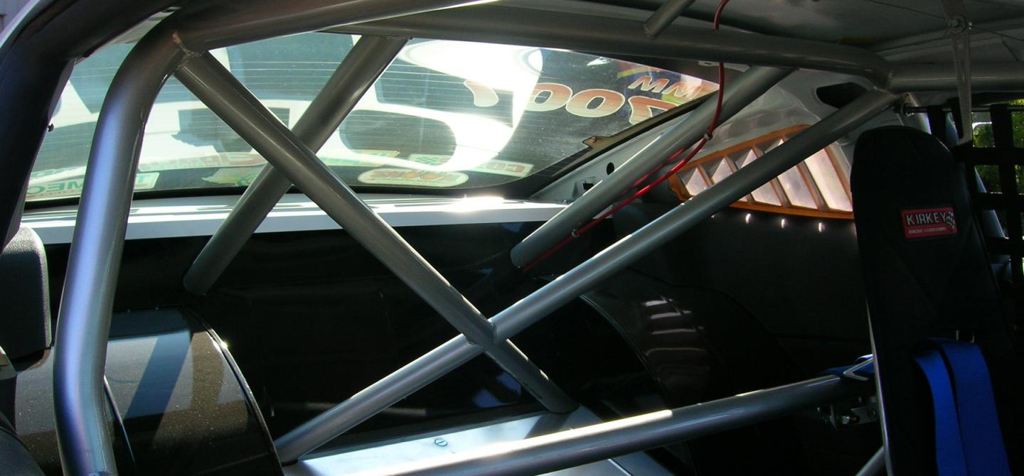 Welcome To The Jungle: Tips For Selecting A Pre-Made Roll Bar/Cage