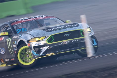 mustang-drivers-dominate-at-formula-drift-round-2-in-orlando-2021-05-24_14-14-57_794331