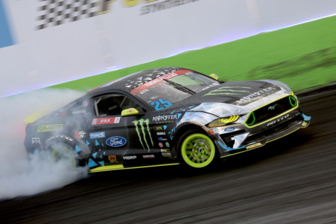 mustang-drivers-dominate-at-formula-drift-round-2-in-orlando-2021-05-24_14-16-37_180886