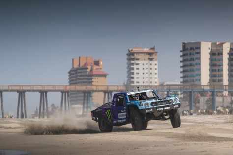 ken-block-1100hp-trophy-truck-revealed-at-a-massive-beach-party-2021-08-03_13-44-50_577041