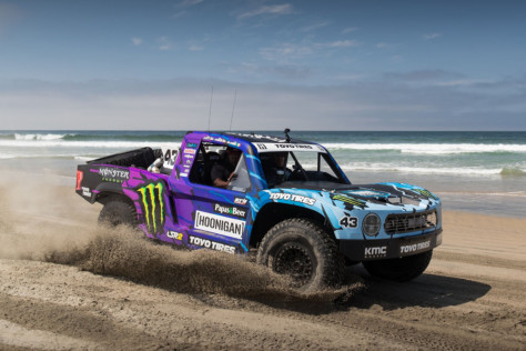 ken-block-1100hp-trophy-truck-revealed-at-a-massive-beach-party-2021-08-03_13-45-31_605420