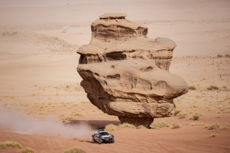 dakar-2022-a-7500km-off-road-rally-across-saudi-arabian-deserts-2022-01-03_17-23-39_314244