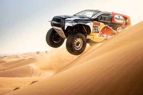 dakar-2022-a-7500km-off-road-rally-across-saudi-arabian-deserts-2022-01-03_17-24-22_620189