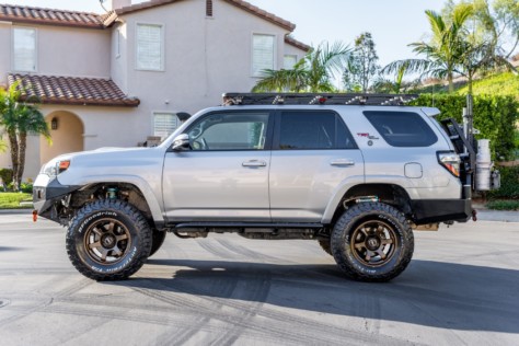 this-toyota-4runner-doesnt-shy-away-from-flexing-its-off-road-cred-2022-02-04_14-25-34_494256