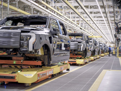 ford-launches-f-150-lightning-in-livestream-at-revamped-rouge-plant-2022-04-26_11-54-35_662430
