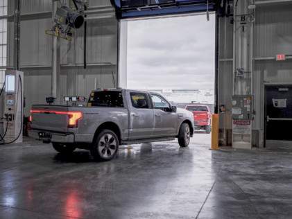 ford-launches-f-150-lightning-in-livestream-at-revamped-rouge-plant-2022-04-26_11-55-12_058243