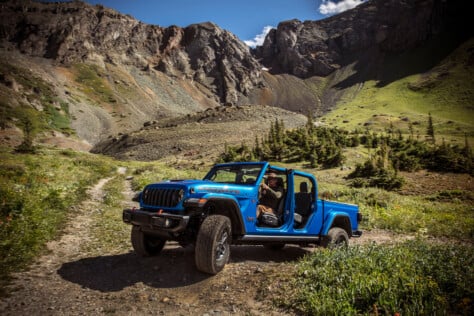 everything-you-need-to-know-about-the-2024-jeep-gladiator-2023-10-19_16-28-25_825270
