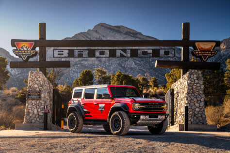 f1-drivers-get-a-taste-of-off-roading-in-the-new-bronco-raptor-2024-01-09_17-43-14_888091
